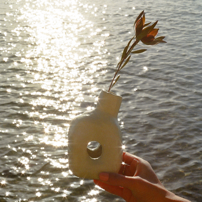 model a vase with a hole